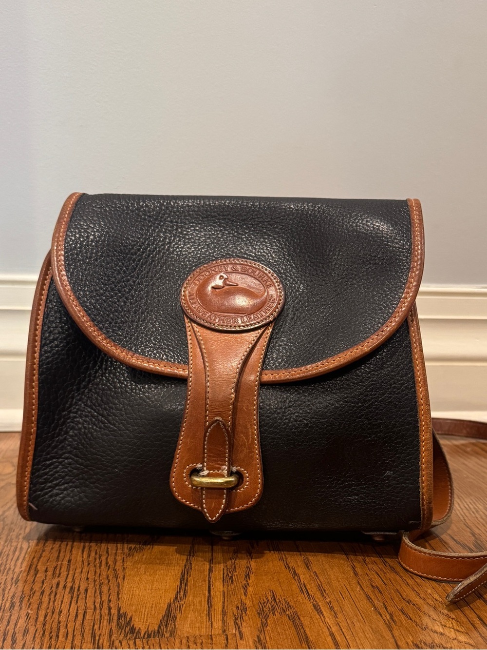 Vintage Dooney & Bourke All-Weather Leather Essex crossbody bag